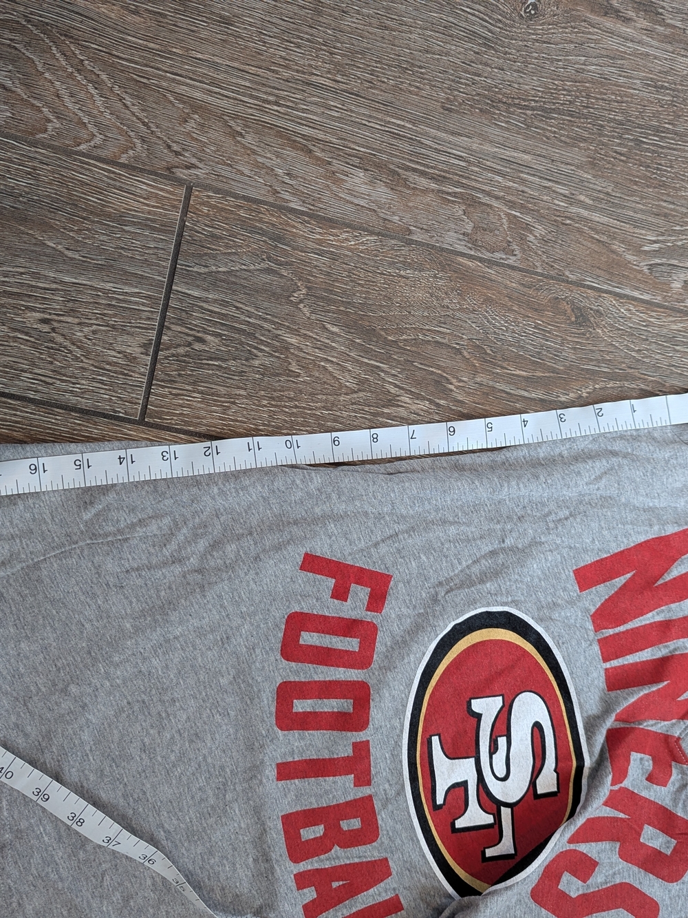 Nike San Francisco 49ers Women's Gray & Red V-Neck Tee - Picture 8 of 8